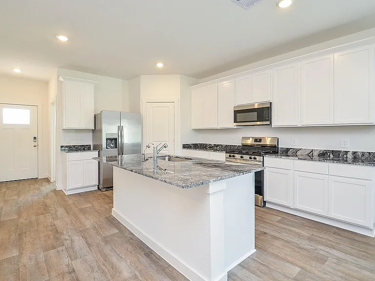 8047 Marchese Dr — Photo 5