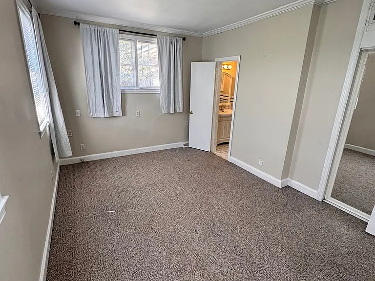 931 Ashley Ave — Photo 10
