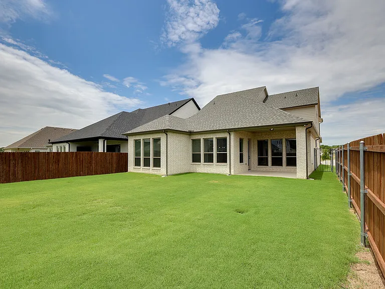 611 Hummingbird Dr — Photo 17