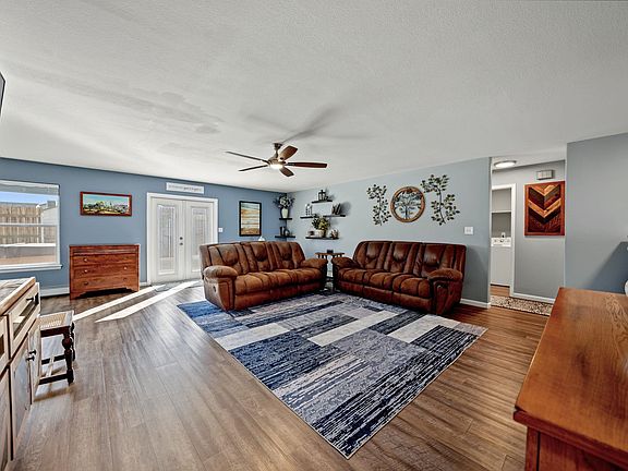 4th image of 632 Jasper Dr