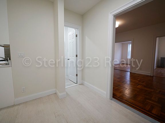 4th image of 18-29 Ditmars Blvd #Rr1