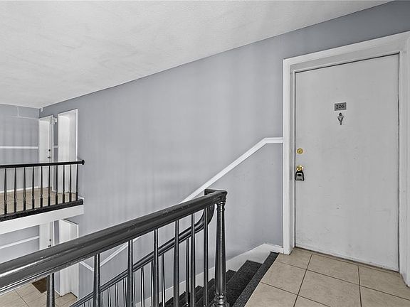 3rd image of 416 Banyon Tree Cir APT 206
