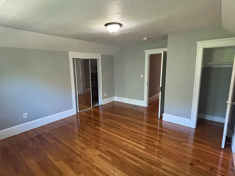 18-Main Bedroom
