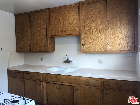 4th image of 1255 Armacost Ave APT 1