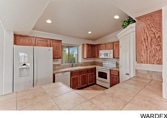 5th image of 3230 Iroquois Dr