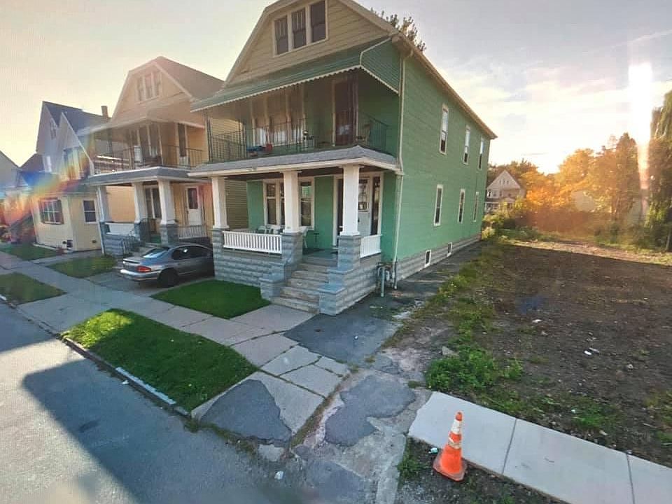 2nd image of 215 Winslow Ave