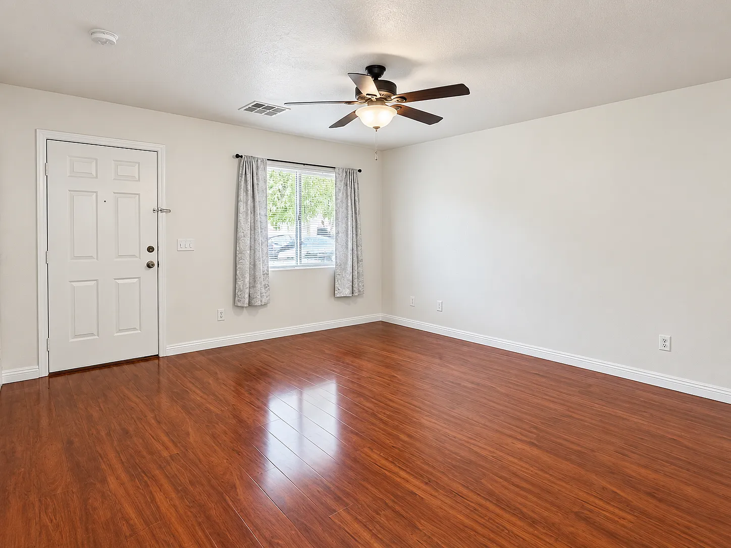 3 bed, 2.5 bath, 1170 sqft, $2,250 — Photo 3