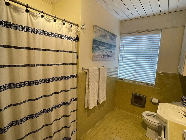 418 Ira Ave — Photo 26