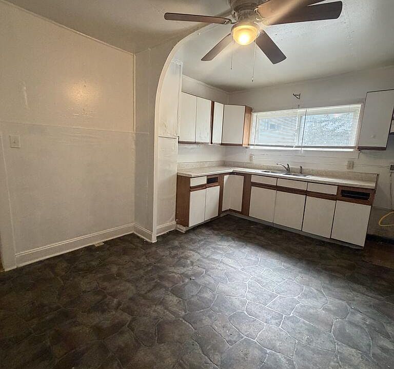7th image of 104 Missouri Ave