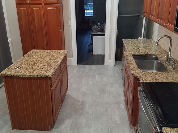 2nd image of 726 W 2nd Ave