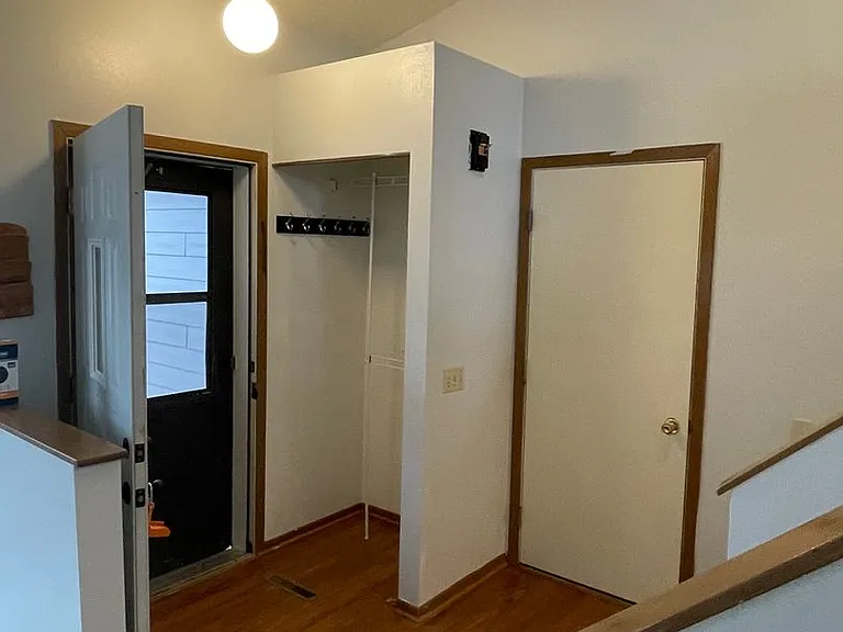 1210 Clover Ridge Ct — Photo 2