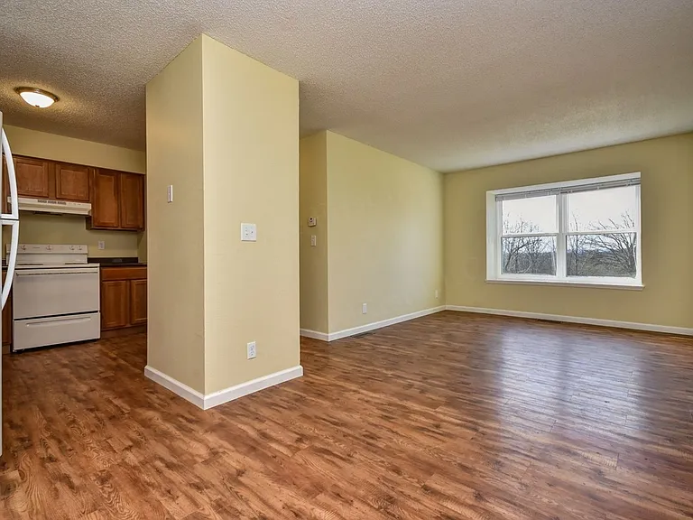 616 Evergreen St — Photo 7