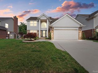16435 Silverado Dr, Southgate, MI 48195