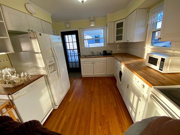 Kitchen w view to side entrance.