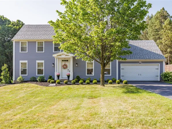 34 Bent Oak Trl, Fairport, NY 14450