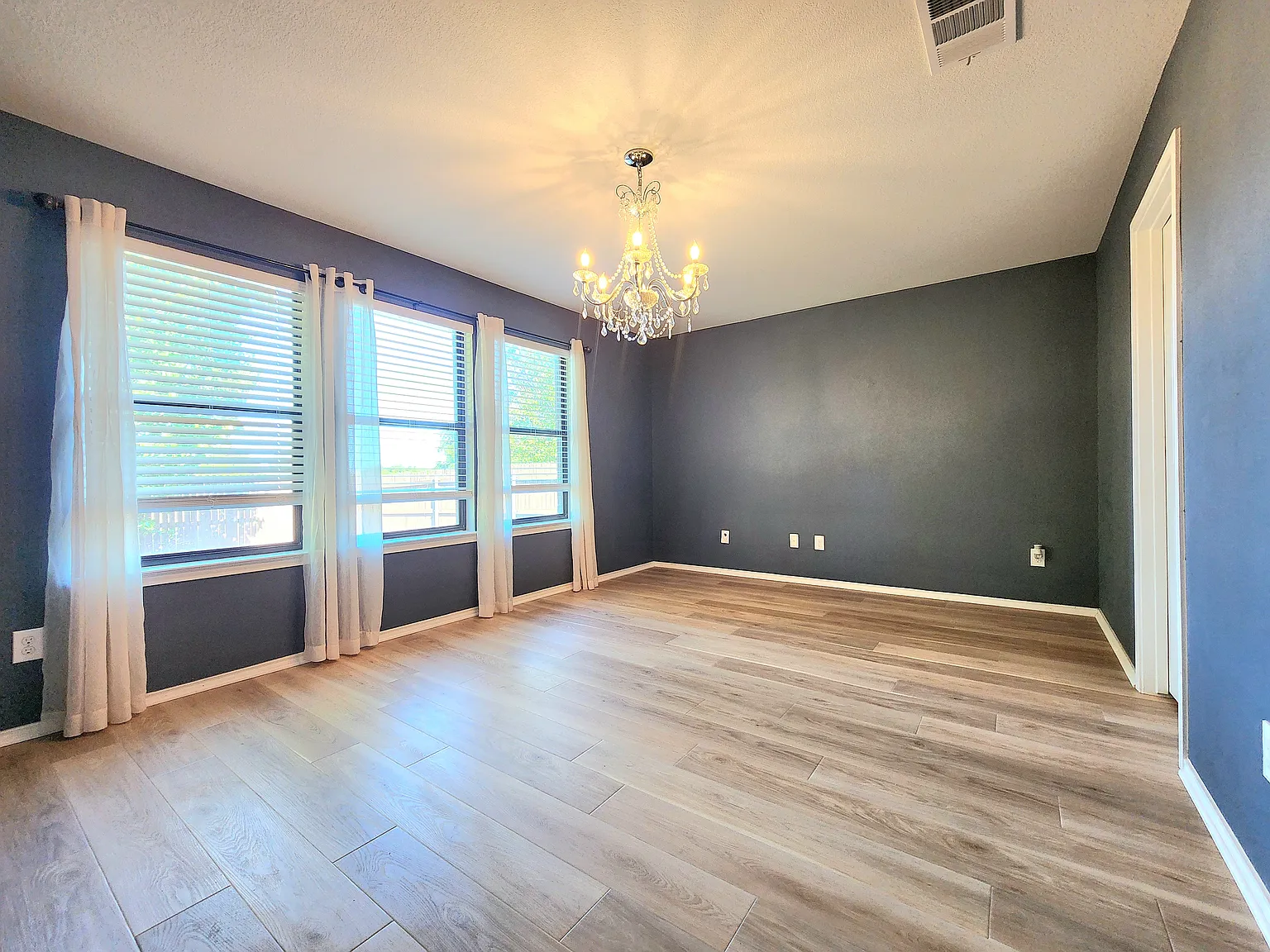 3 bed, 1750 sqft, $2,300 — Photo 3