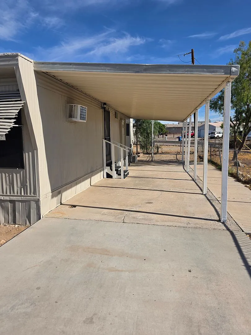 2 Bedroom Manufactured Home in Bullhead City — Photo 3