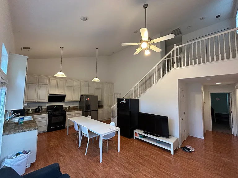 3126 Albany Cir — Photo 4