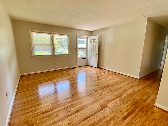 4th image of 3 Pineland Dr