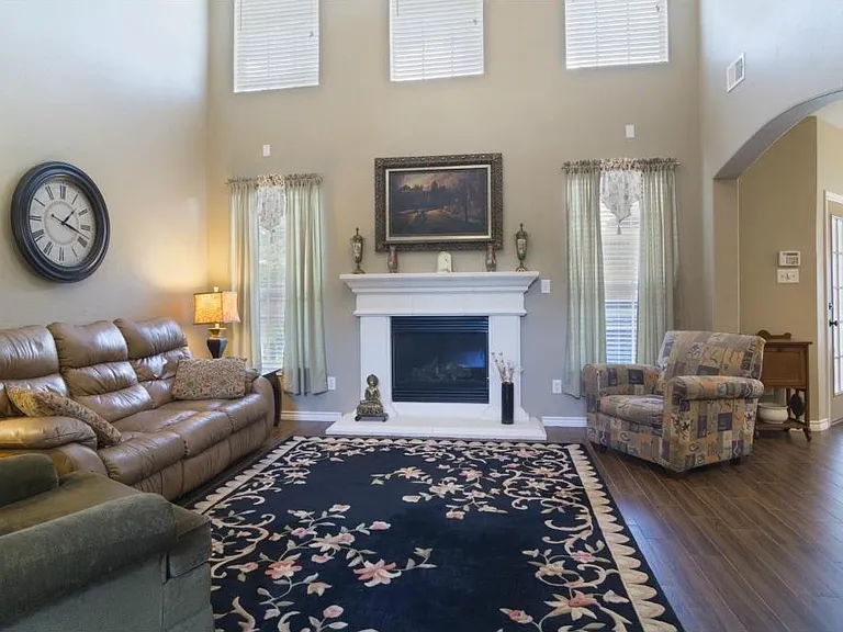 213 Longview Ct — Photo 5