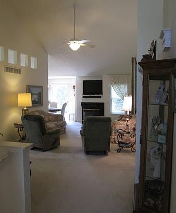 3rd image of 5591 Elmhurst Dr
