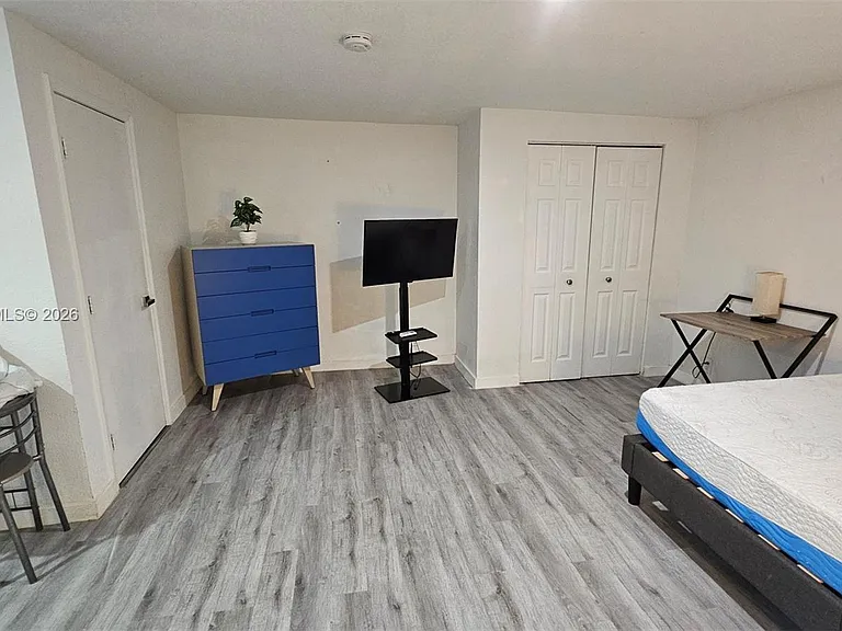 4201 SW 32nd Dr #1 — Photo 3