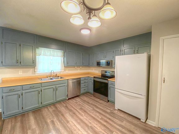 2nd image of 1002 Sharpsburg Dr SE