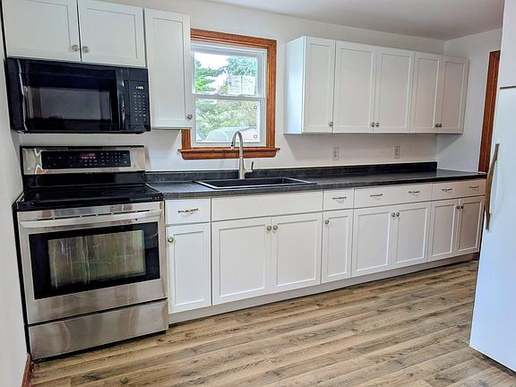 5th image of 215 Wayland St