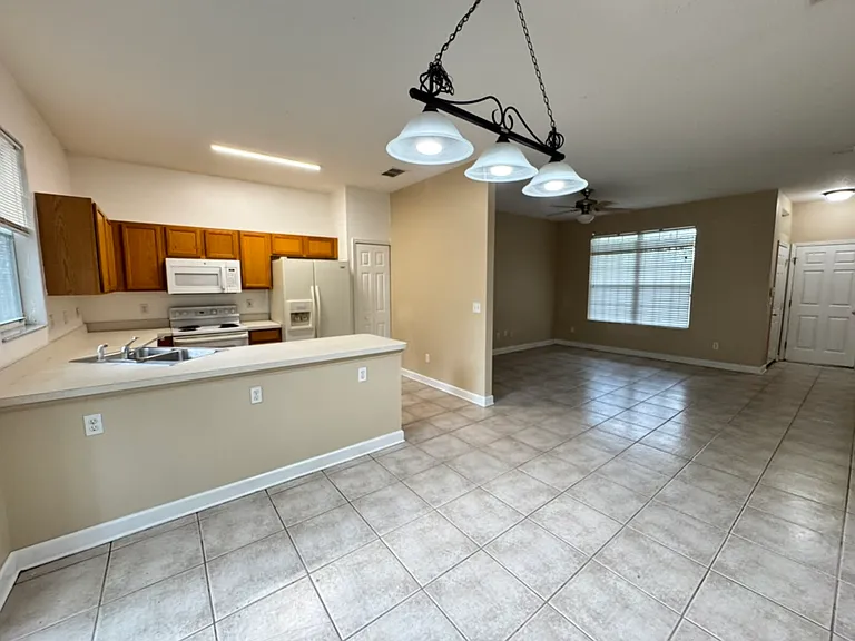 818 Hilly Bend Dr — Photo 3