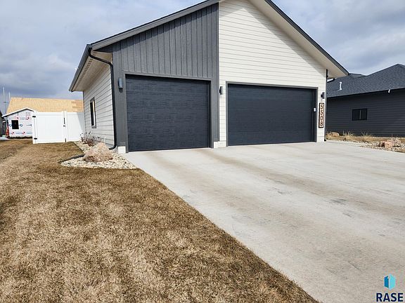 2nd image of 5508 E 63rd St