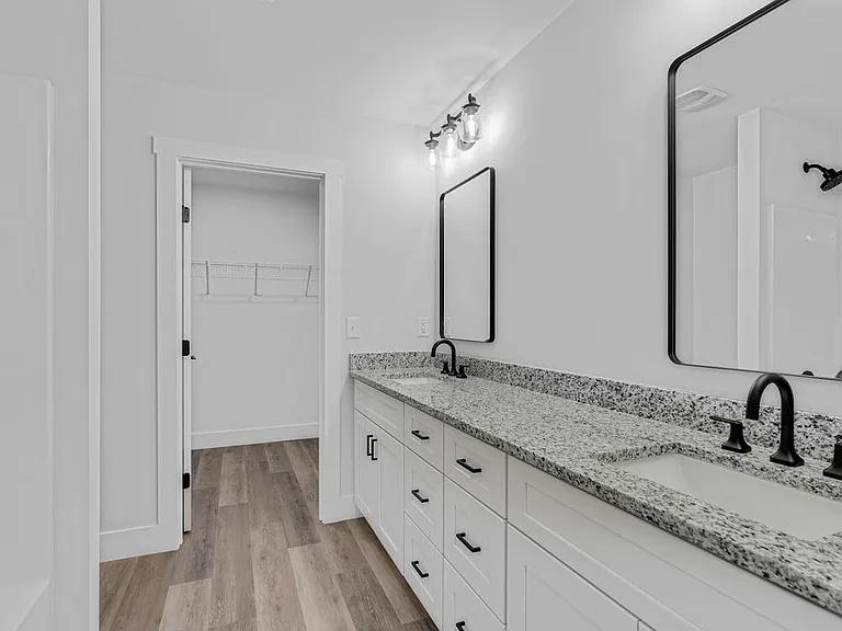 402 Roberts Aly — Photo 10