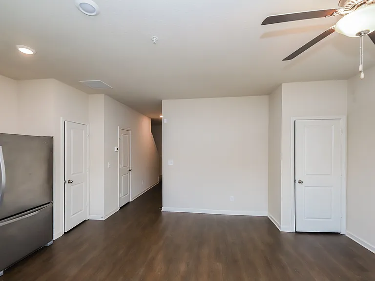 304 Highwood Ln — Photo 5