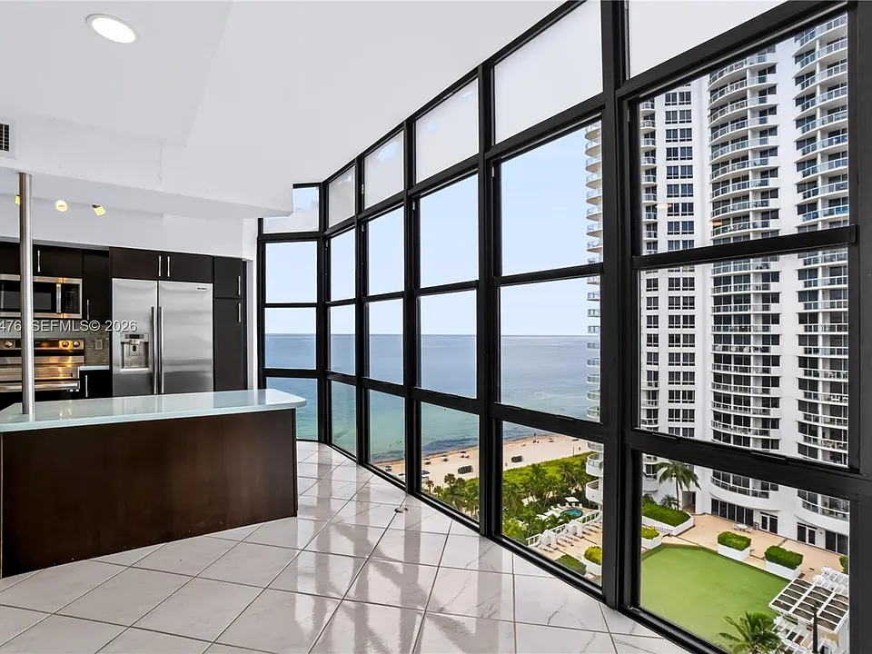 6423 Collins Ave #1702
