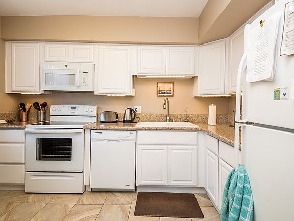4th image of 6844 Hyde Park Dr Unit E