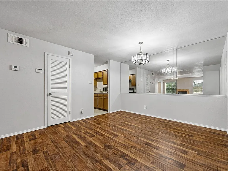 9700 Leawood Blvd #702 — Photo 4
