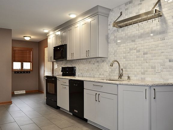 3rd image of 4 Chesterwood Ct