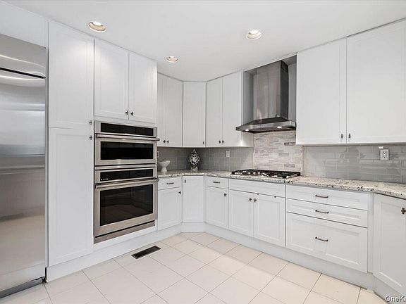 4th image of 2 Brookridge Road