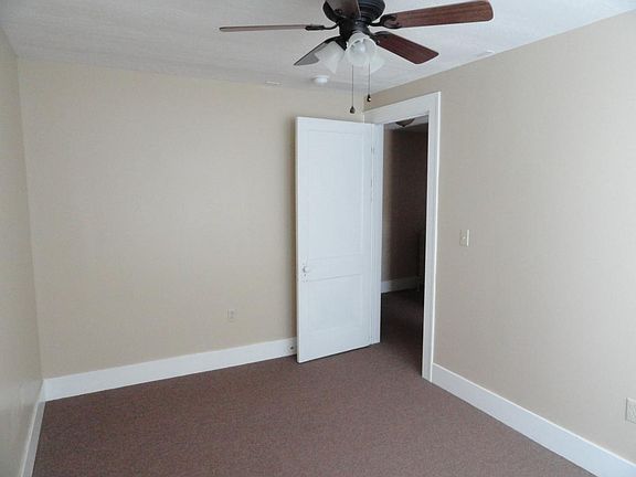 Bright bedroom. Ceiling fans in all rooms.