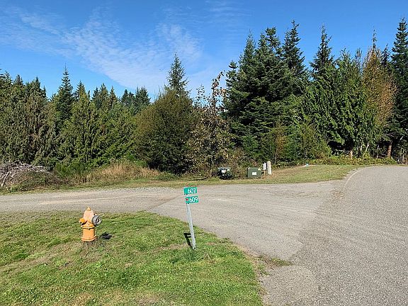 Lake Farm Rd on East Side 