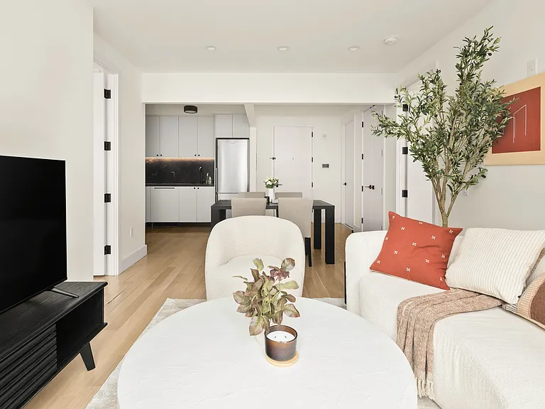 260 Gold St #914 — Photo 18