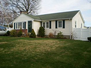 46 Park Forest Rd, Cranston, RI 02920