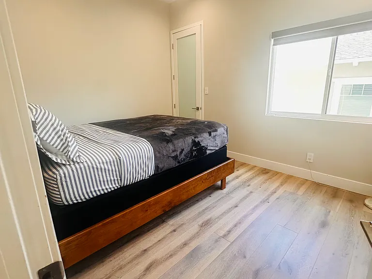 2321 Vanderbilt Ln #B — Photo 10