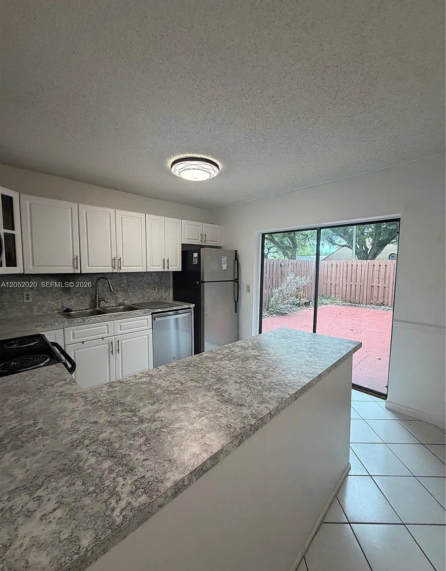 2 bed, 2.5 bath, $2,700 — Photo 3