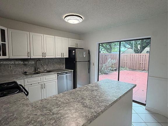 3rd image of 2563 Camelot Ct #2563