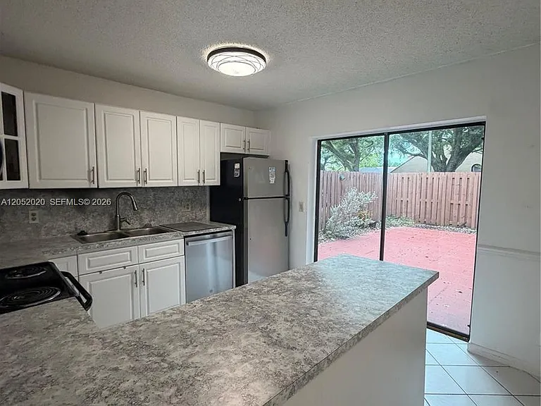 2563 Camelot Ct #2563 — Photo 3