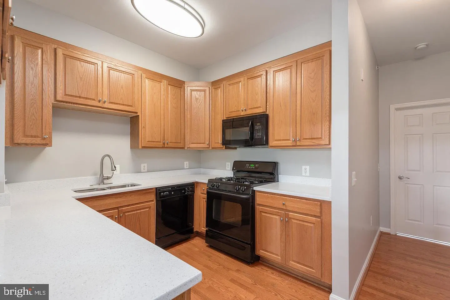4 bed, 3.5 bath, 1945 sqft, $2,495 — Photo 4