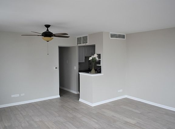 4th image of 6150 N Kenmore Ave APT 15B