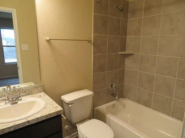 120 E Ash St — Photo 5