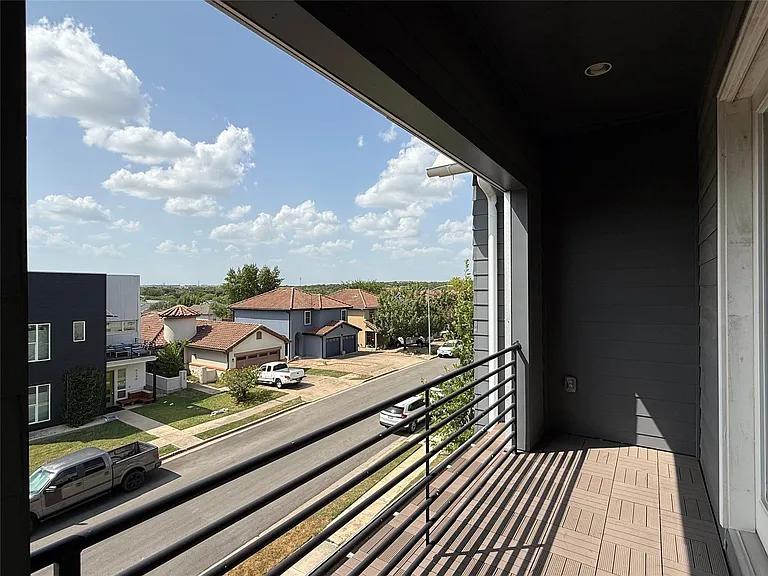 6117 Seville Dr — Photo 35