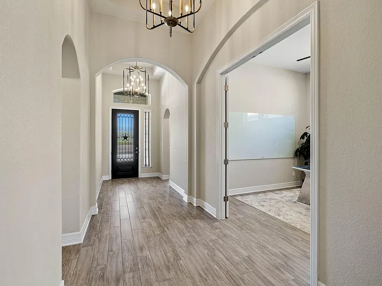 4205 Lynette Ln — Photo 2